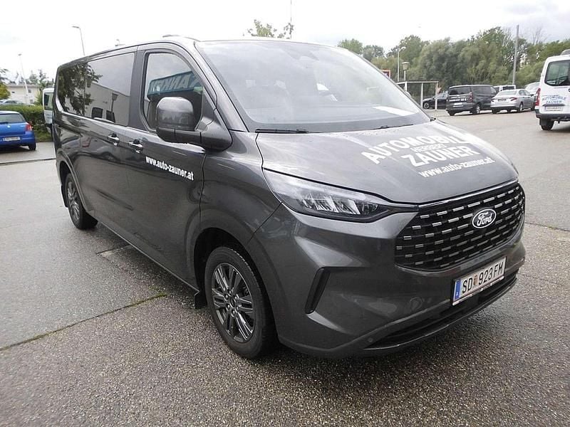 Gebraucht Ford Tourneo Custom Titanium 136 PS (100 kW) 2024 Grau Van