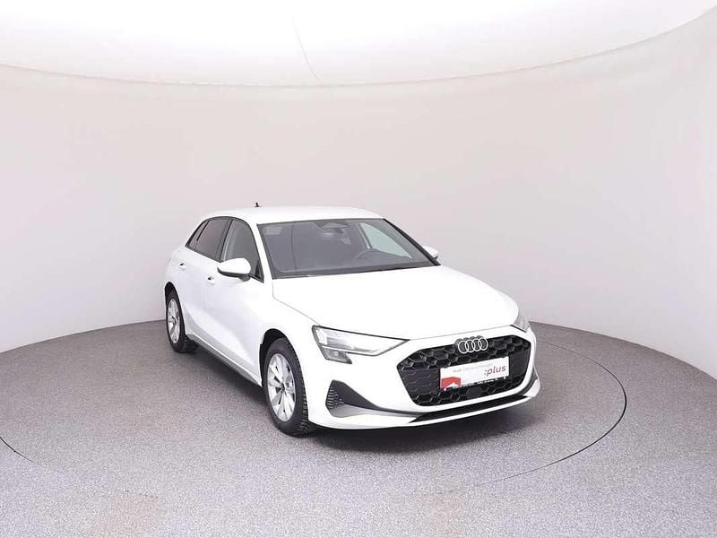 Gebraucht Audi A3 Ambiente 116 PS (85 kW) 2025 Weiß Limousine