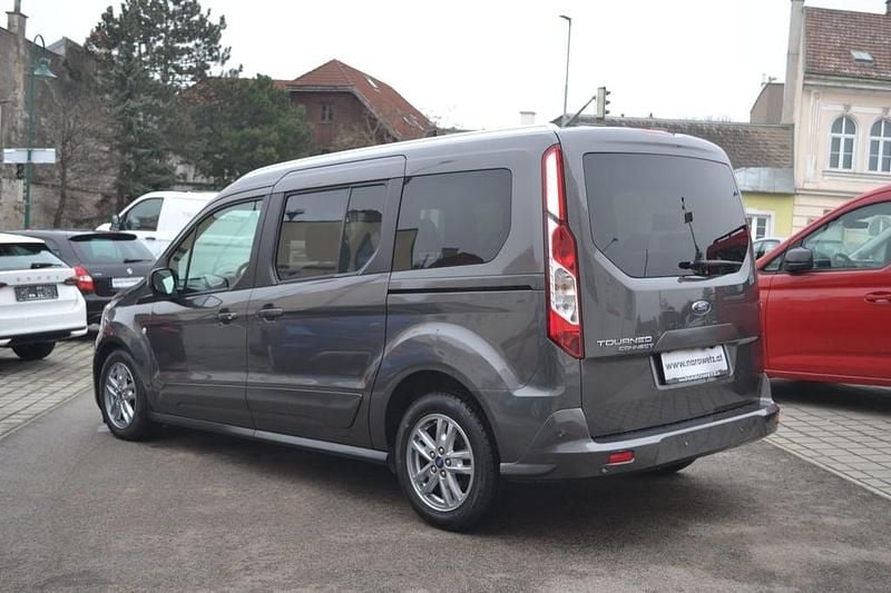 Gebraucht Ford Tourneo Titanium 121 PS (88 kW) 2022 Mittelgrau  metallic