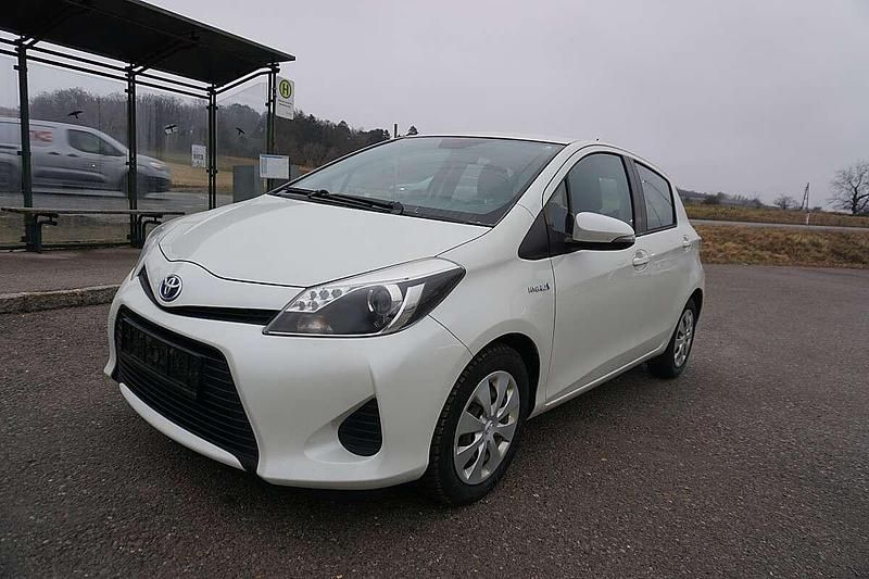 Gebraucht Toyota Yaris Hybrid Active 75 PS (55 kW) 2014 Weiß Limousine
