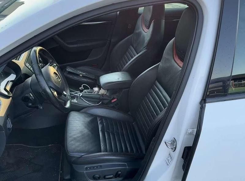 Gebraucht Skoda Octavia RS 184 PS (135 kW) 2016 Weiß Kleinwagen