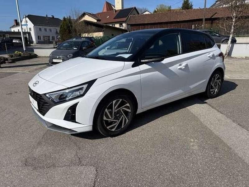 Weiß Gebraucht 2024 Hyundai i20 Comfort Limousine | € 20.690 (Fairer Preis) - Bild 1/4