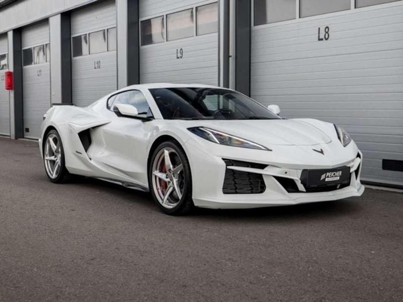 Neu Chevrolet Corvette E-Ray 651 PS (478 kW) 2025 Weiß Coupé