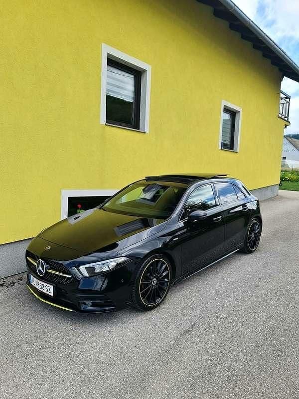 Schwarz Gebraucht 2019 Mercedes A180 AMG Limousine | € 25.990 (Guter Preis) - Bild 1/4