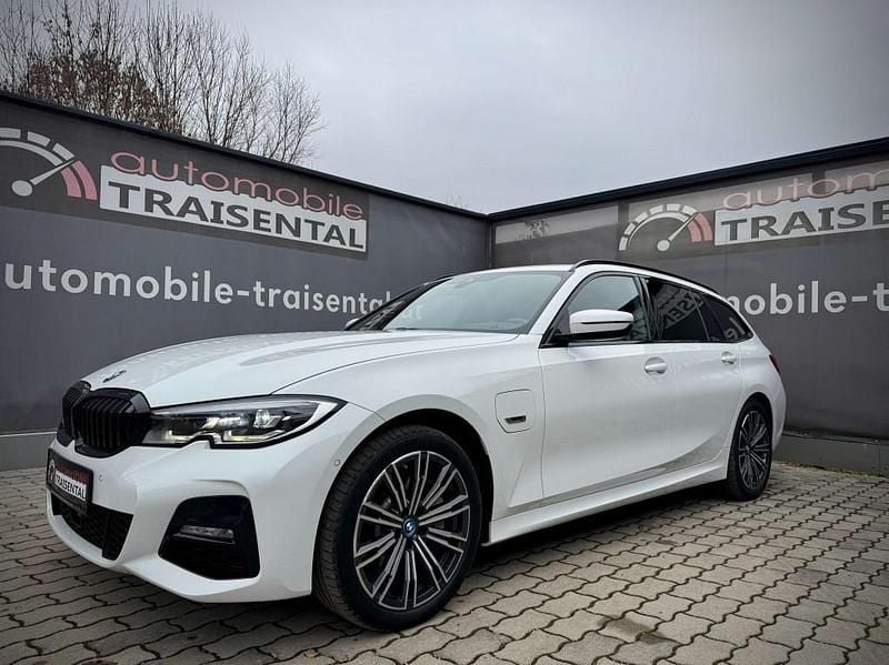 Weiß Gebraucht 2022 BMW 330e M Sport Kombi | € 33.750 (Superpreis) - Bild 1/4
