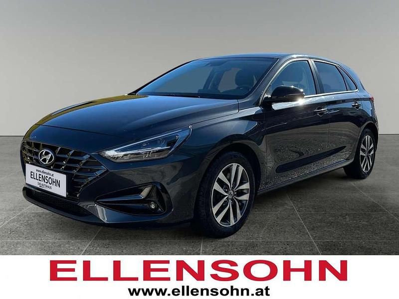 Gebraucht Hyundai i30 120 PS (88 kW) 2022 Schwarz Kleinwagen