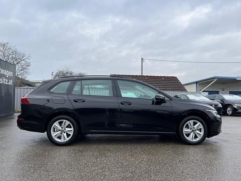 Gebraucht VW Golf VIII Life 110 PS (80 kW) 2022 Schwarz Kombi