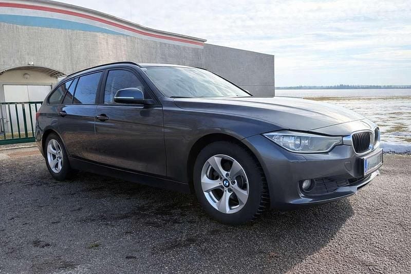 Gebraucht BMW 318 143 PS (105 kW) 2013 Grau Kombi