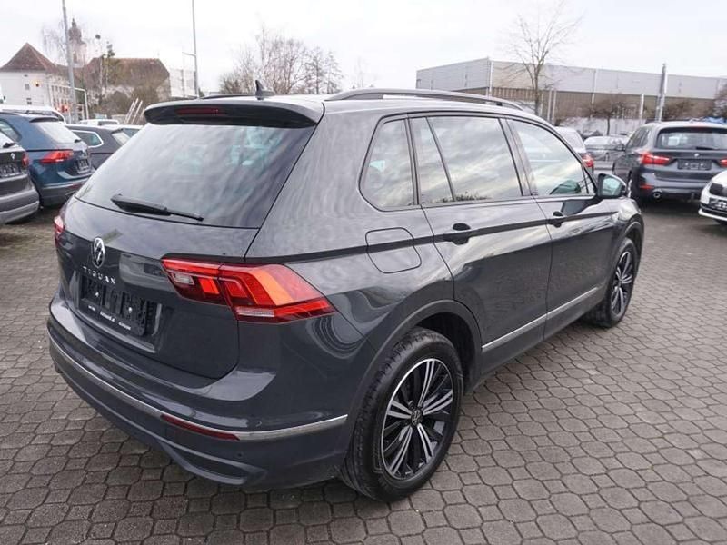 Gebraucht VW Tiguan Life 150 PS (110 kW) 2021 Grau SUV