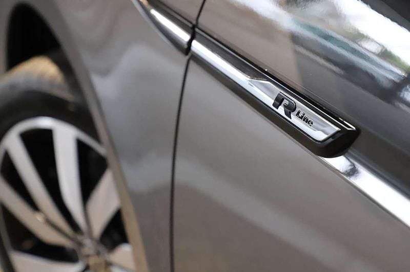 Neu VW Touran R-line 150 PS (110 kW) 2025 Grau Van / Kleinbus