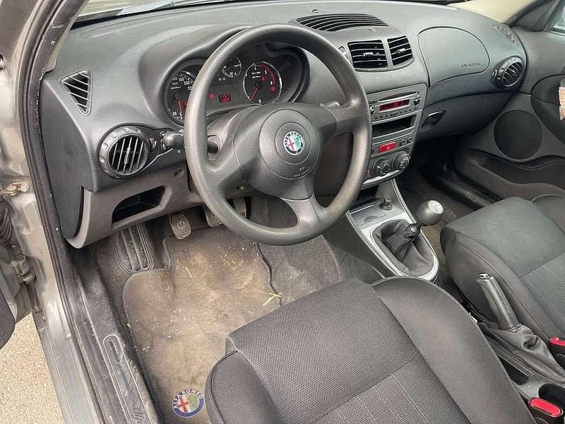 Gebraucht Alfa Romeo 147 Distinctive 116 PS (85 kW) 2005 Grau Kleinwagen