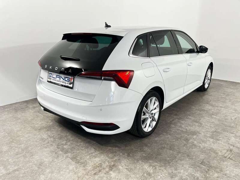 Gebraucht Skoda Scala Selection 116 PS (85 kW) 2024 Moonweiss metallic Kleinwagen