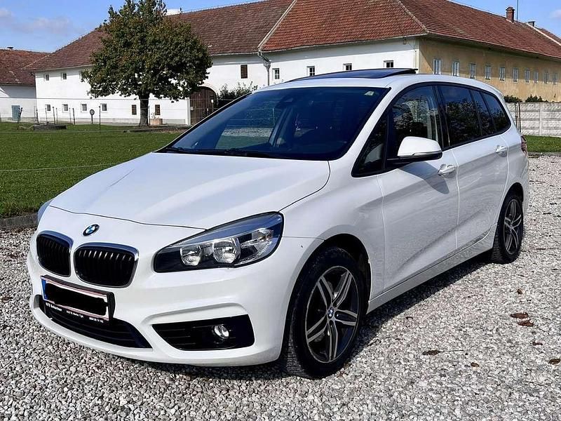 Weiß Gebraucht 2015 BMW 220 Gran Tourer Sport Line Van / Kleinbus | € 9.000 - Bild 1/4