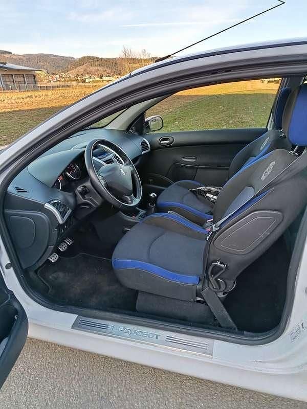 Gebraucht Peugeot 206 60 PS (44 kW) 2012 Weiß Limousine