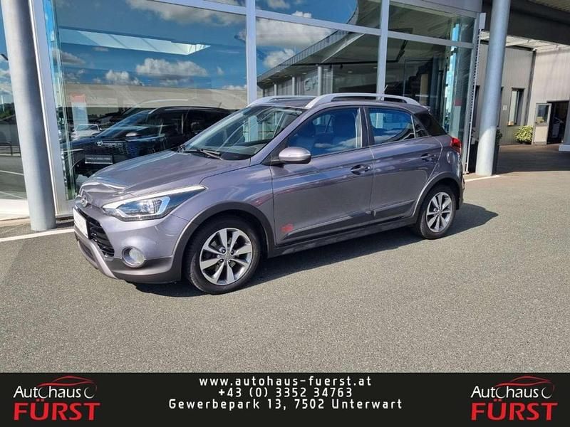 Silber Gebraucht 2018 Hyundai i20 Active Limousine | € 9.990 (Fairer Preis) - Bild 1/4