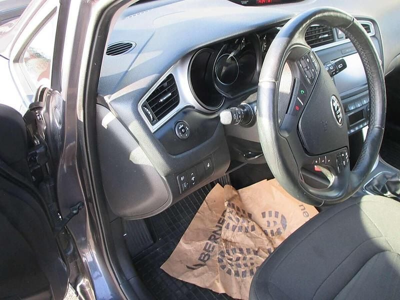 Gebraucht Kia Ceed Silver 90 PS (66 kW) 2016 Grau Kleinwagen