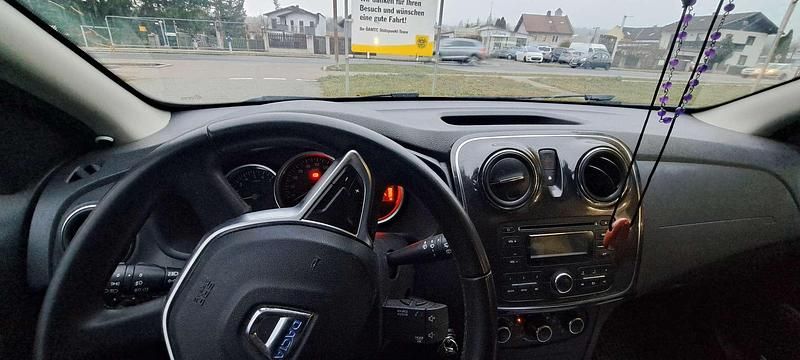 Rot Gebraucht 2017 Dacia Sandero Limousine | € 6.000 (Guter Preis) - Bild 1/2