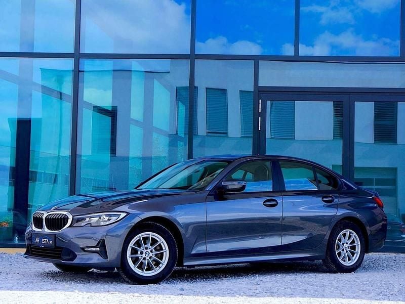 Silber Gebraucht 2020 BMW 318 Advantage Limousine | € 25.890 (Guter Preis) - Bild 1/4