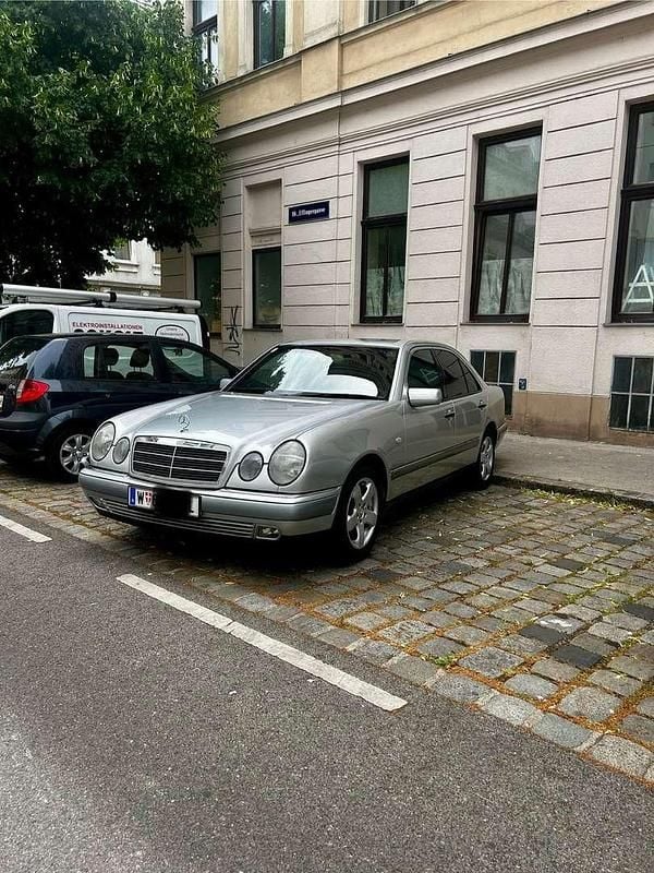 Gebraucht 1996 Mercedes E280 Elegance Limousine | € 5.500 - Bild 1/4