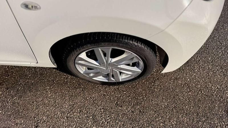 Gebraucht Toyota Aygo X-wave 69 PS (50 kW) 2014 Weiß Kleinwagen