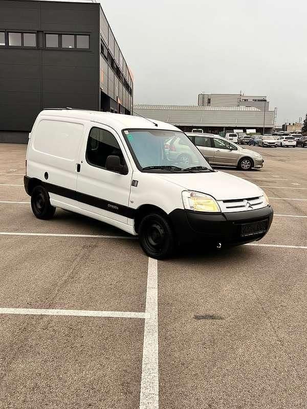 Weiß Gebraucht 2007 Citroën Berlingo Van / Kleinbus | € 2.977 - Bild 1/4