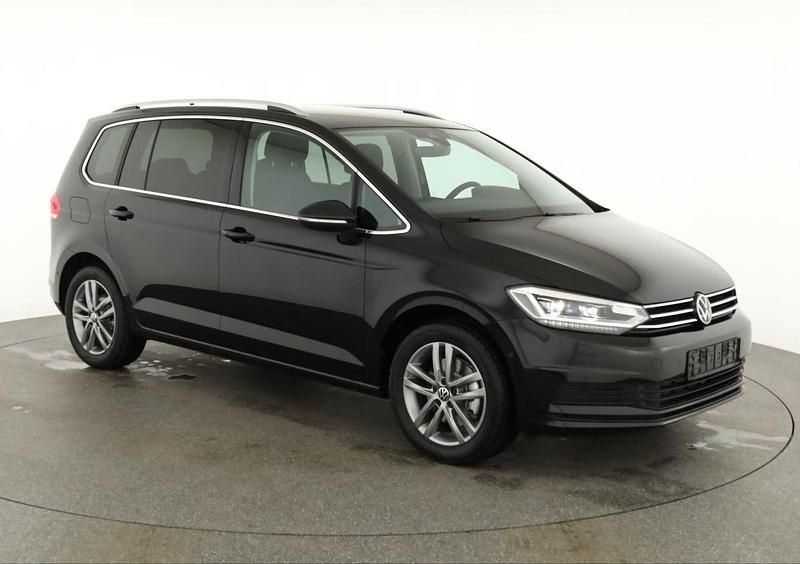 Neu VW Touran Comfortline 150 PS (110 kW) 2025 Schwarz Van / Kleinbus