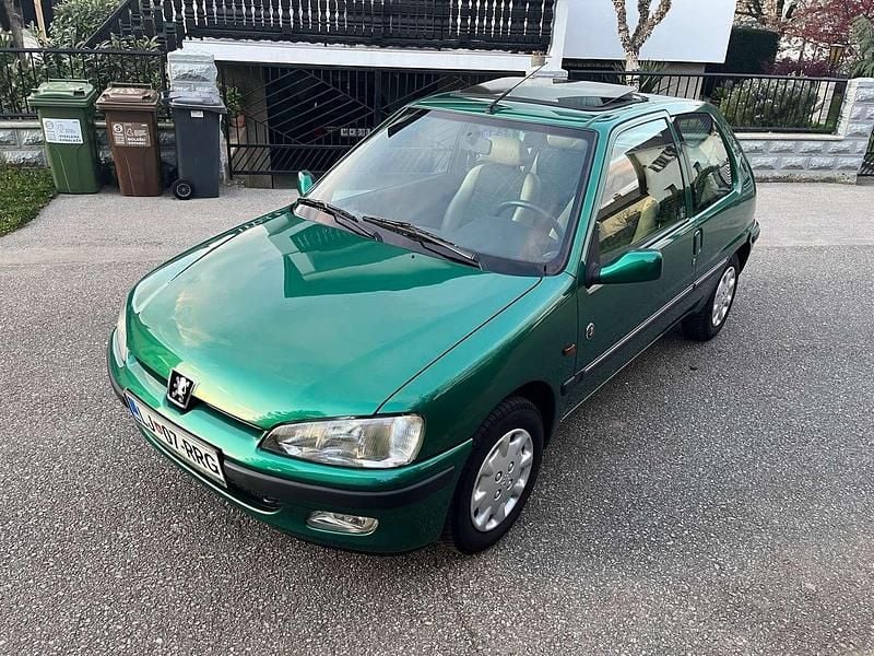 Grün Gebraucht 1998 Peugeot 106 Roland Garros Kleinwagen | € 5.000 - Bild 1/4