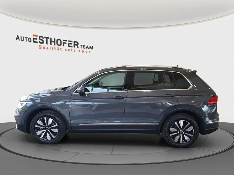 Gebraucht VW Tiguan Life 150 PS (110 kW) 2023 Dunkelgrau  metallic SUV