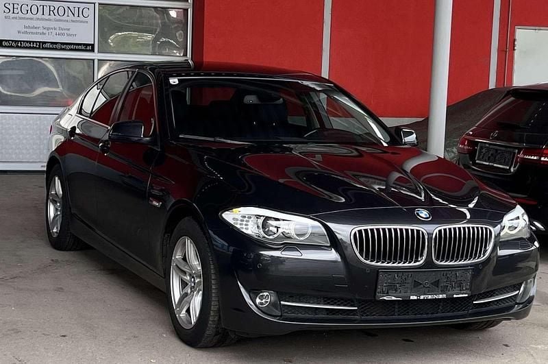 Gebraucht BMW 525 Sport Line 204 PS (150 kW) 2011 Grau Limousine