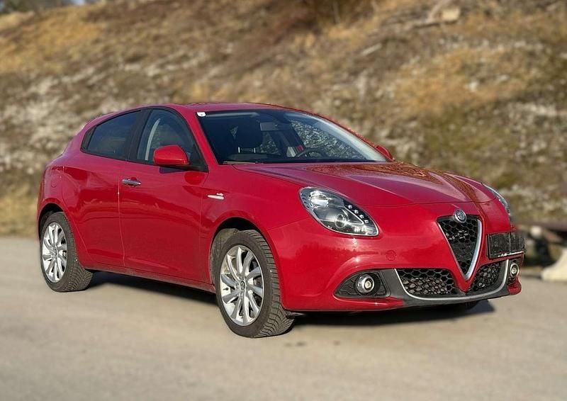 Gebraucht Alfa Romeo Giulietta Super 120 PS (88 kW) 2019 Rot Kleinwagen
