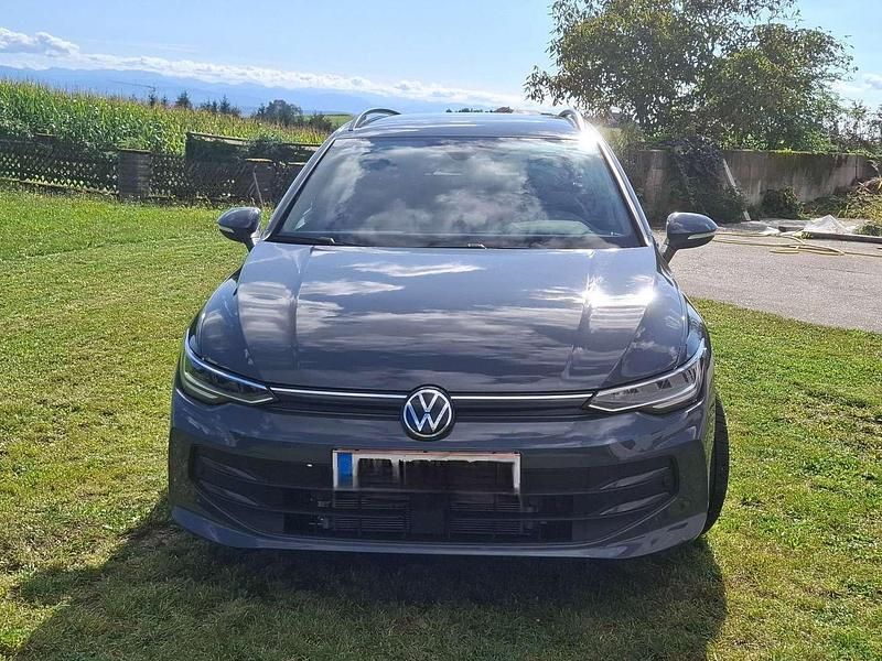 Gebraucht VW Golf VIII Life 116 PS (85 kW) 2025 Grau Kombi