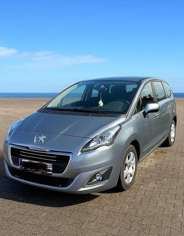 Silber Gebraucht 2016 Peugeot 5008 Van / Kleinbus | € 6.990 (Fairer Preis) - Bild 1/4