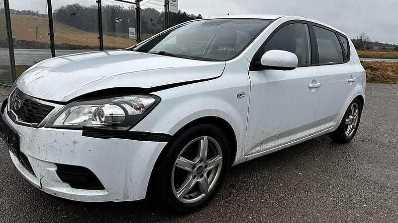 Gebraucht Kia Ceed 90 PS (66 kW) 2012 Grau Kleinwagen
