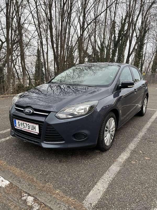 Gebraucht Ford Focus Trend 116 PS (85 kW) 2013 Grau Limousine