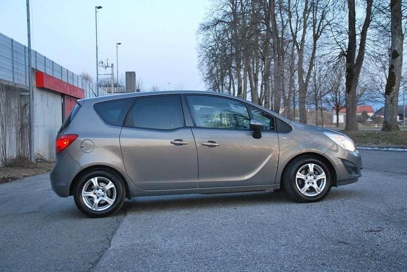 Gebraucht Opel Meriva Edition 75 PS (55 kW) 2012 Van / Kleinbus