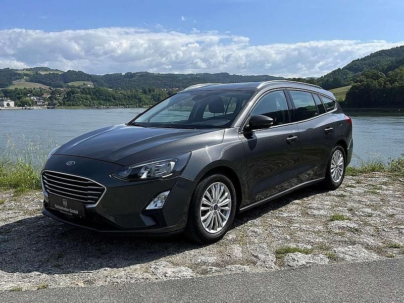 Grau Gebraucht 2019 Ford Focus Titanium Kombi | € 11.990 (Fairer Preis) - Bild 1/4