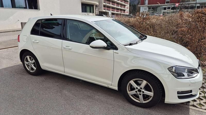 Gebraucht VW Golf VII 110 PS (80 kW) 2016 Weiß Limousine