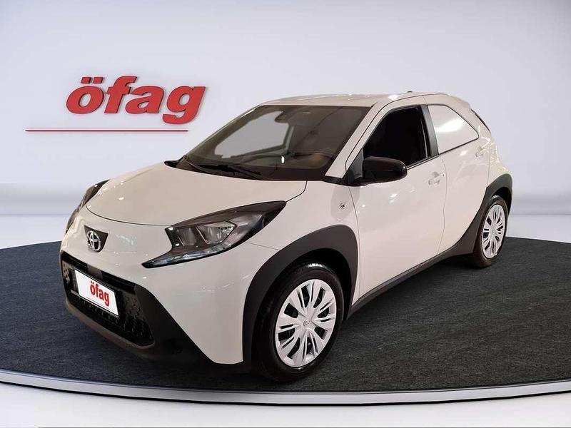 Neu Toyota Aygo Play 72 PS (52 kW) 2025 Weiß Kleinwagen
