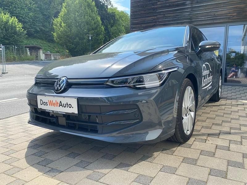 Gebraucht VW Golf VIII Life 115 PS (84 kW) 2025 Mittelgrau  metallic Limousine