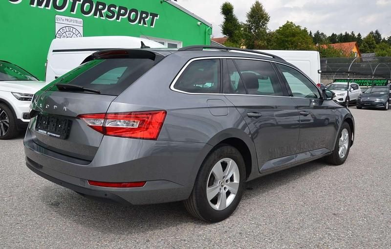 Gebraucht Skoda Superb 150 PS (110 kW) 2022 Grau Kombi