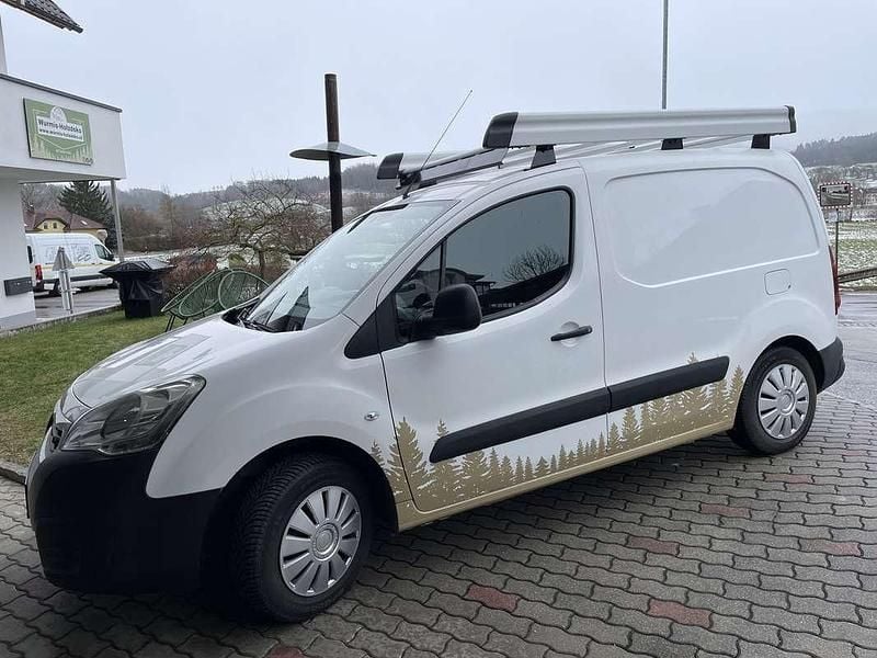 Weiß Gebraucht 2017 Peugeot Partner Van / Kleinbus | € 8.900 (Fairer Preis) - Bild 1/4