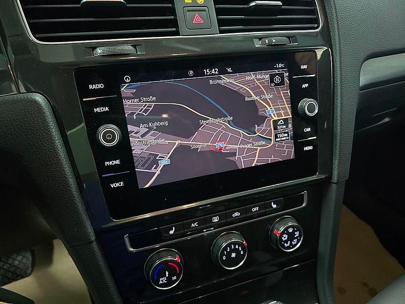 Gebraucht VW Golf VII Comfortline 150 PS (110 kW) 2020 Weiß Limousine