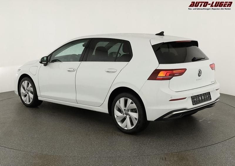Neu VW Golf VIII Edition 204 PS (150 kW) 2025 Pure white Limousine