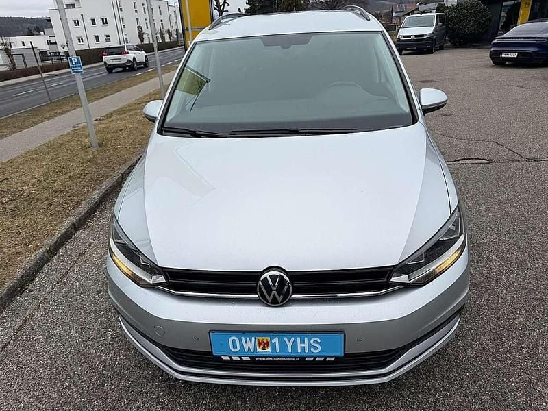 Gebraucht VW Touran 122 PS (89 kW) 2022 Silber Van / Kleinbus