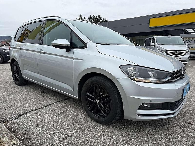 Gebraucht VW Touran 122 PS (89 kW) 2022 Silber Van / Kleinbus