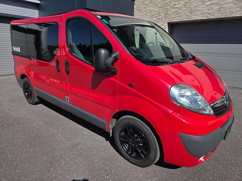 Rot Gebraucht 2007 Opel Vivaro Van / Kleinbus | € 6.900 (Guter Preis) - Bild 1/4