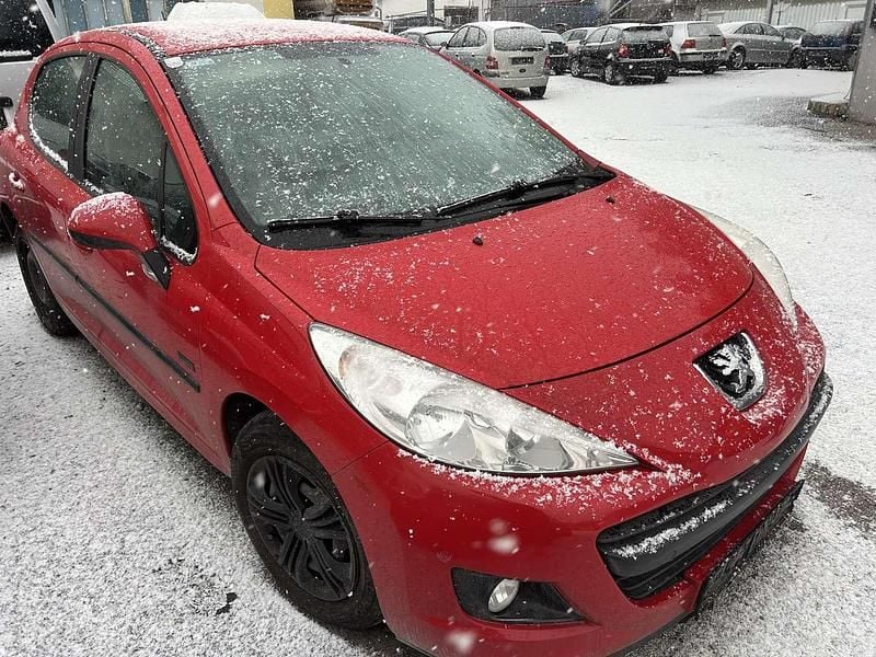 Gebraucht Peugeot 207 Tendance 73 PS (53 kW) 2010 Rot Kleinwagen