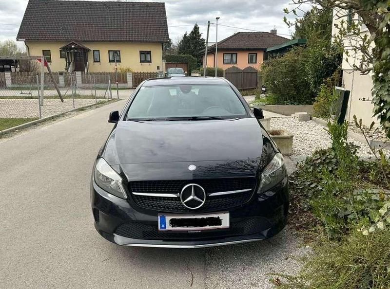 Schwarz Gebraucht 2017 Mercedes A160 Limousine | € 15.800 (Fairer Preis) - Bild 1/4