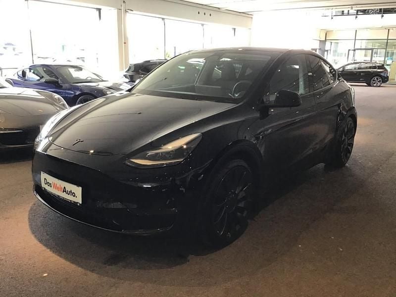 Schwarz metallic Gebraucht 2023 Tesla Model Y Performance SUV | € 37.500 (Superpreis) - Bild 1/4