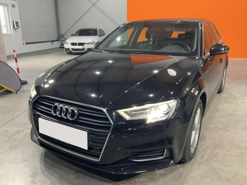 Grau Gebraucht 2017 Audi A3 Design Limousine | € 12.550 (Superpreis) - Bild 1/4